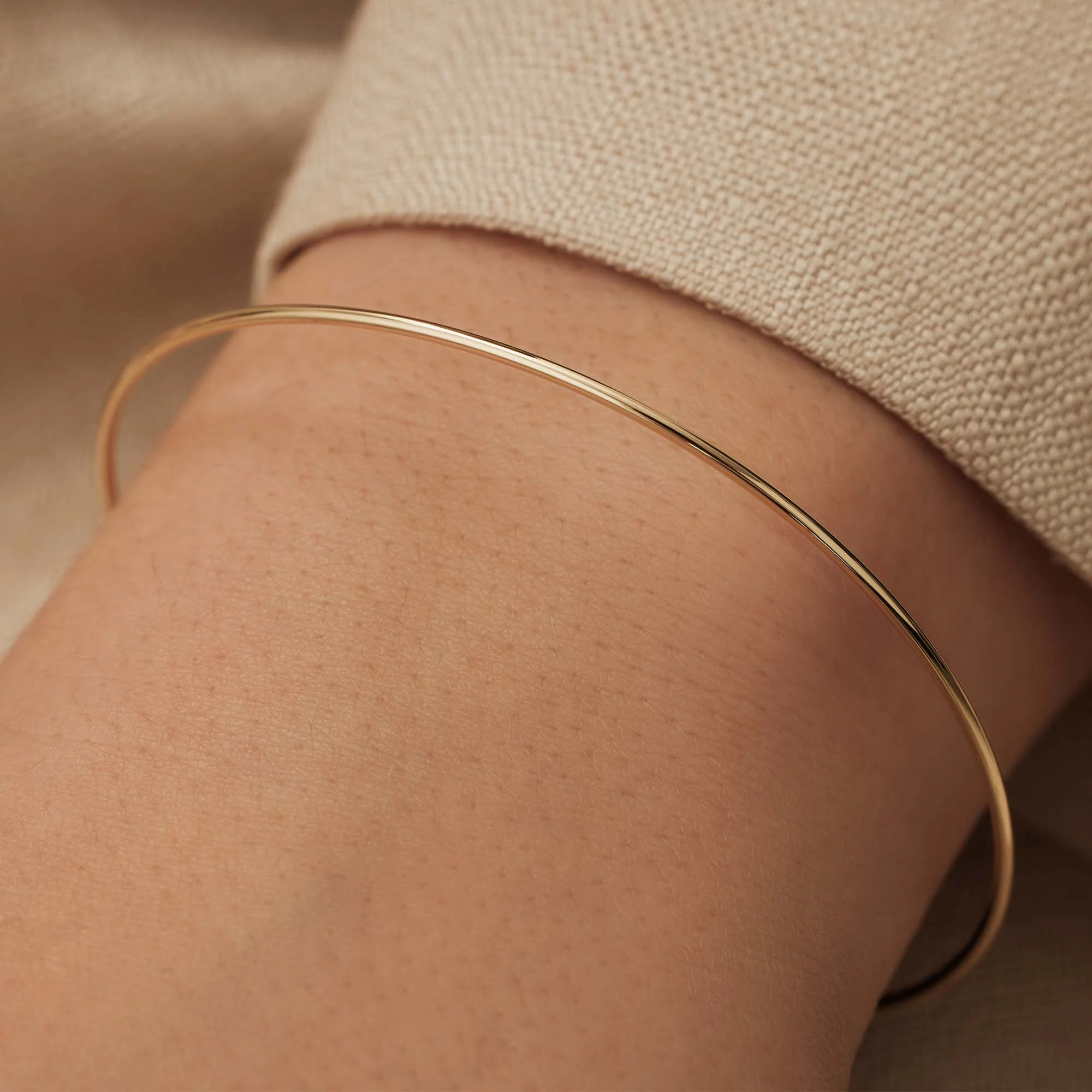 Isabel Bernard Cour d'Honneur Adora 14 Karat | Gold Bangle IB320109 - Image 4