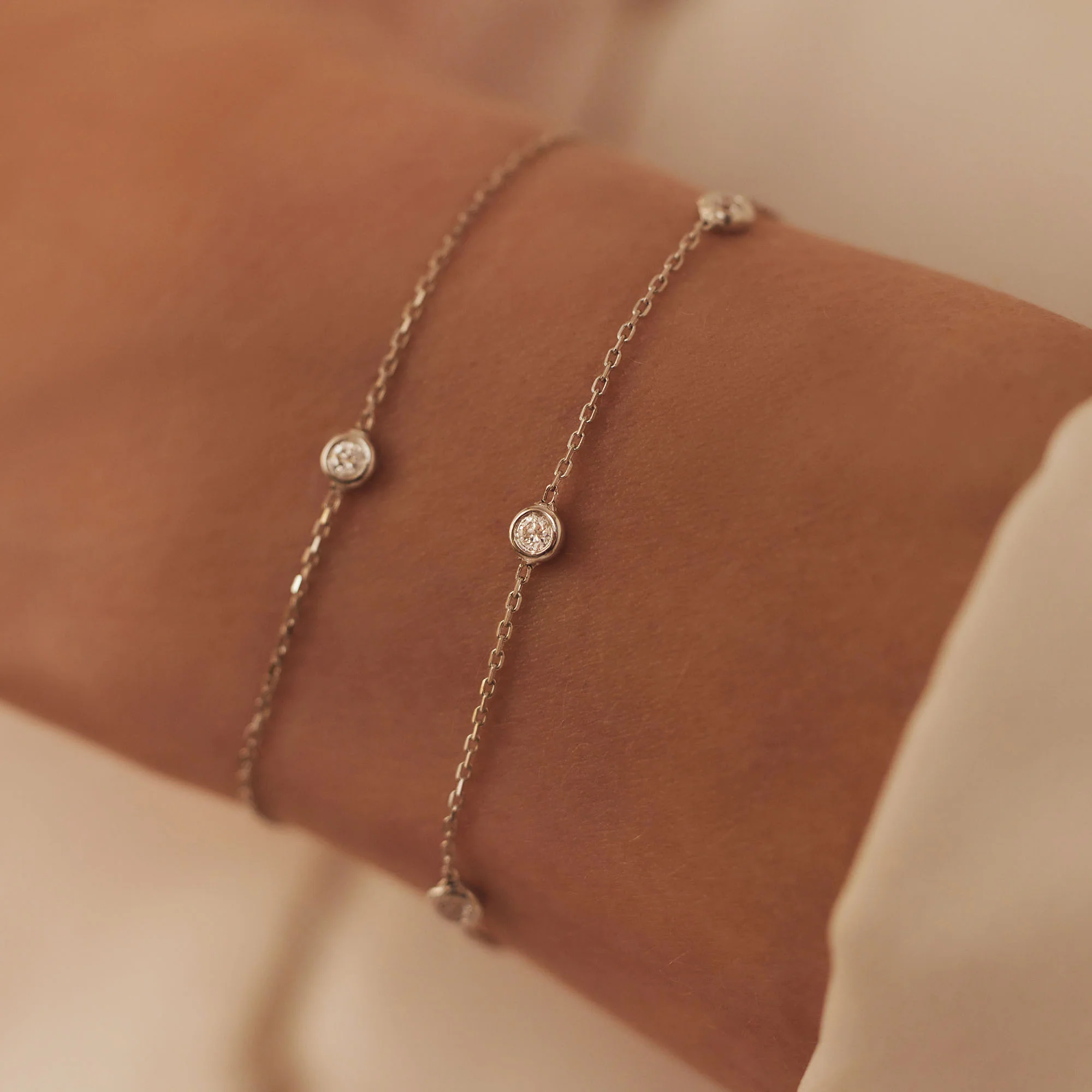 Isabel Bernard De la Paix Alfie 14 Karat | Weißgold Armband | Diamant 0.12 Karat | IBD320003 - Image 2
