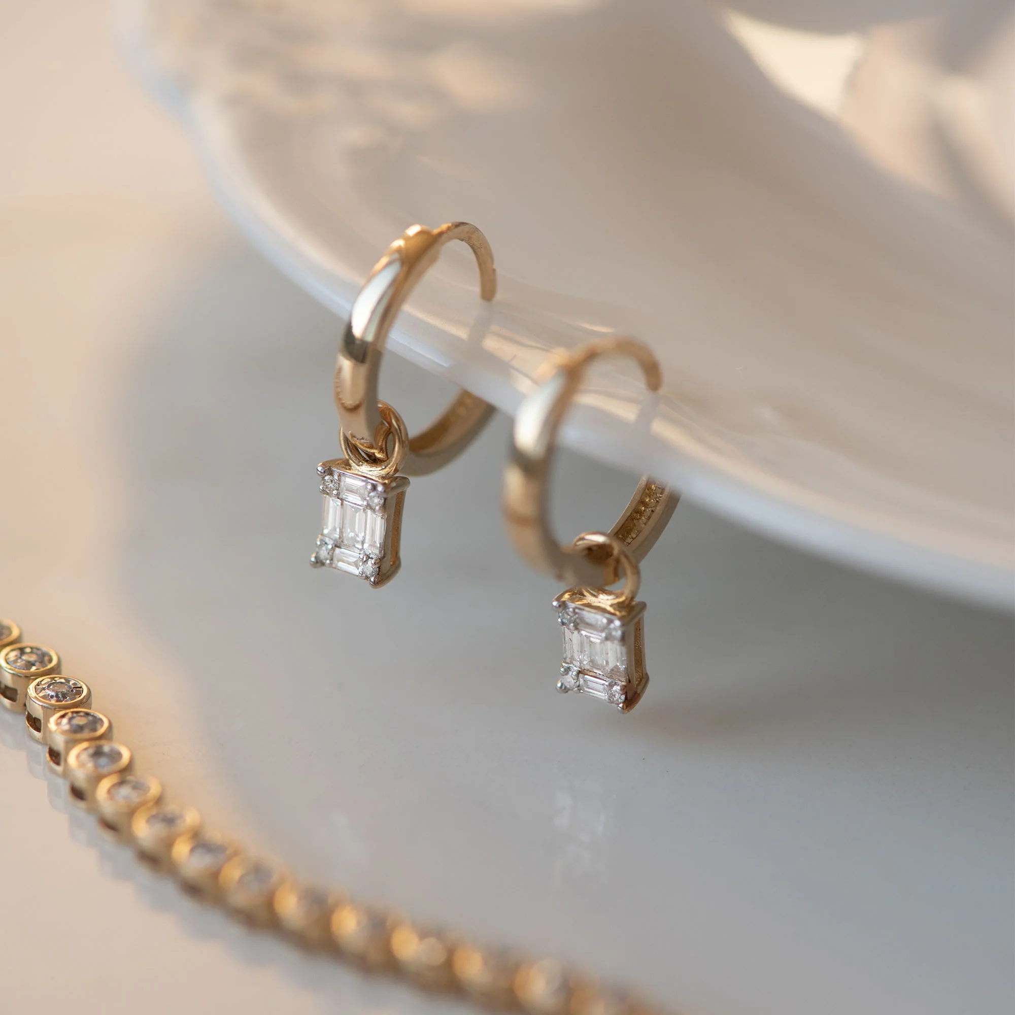 Isabel Bernard De la Paix Maxime 14 Karat Goldcreolen mit Diamant 0.26 ct IBD360019 - Image 4