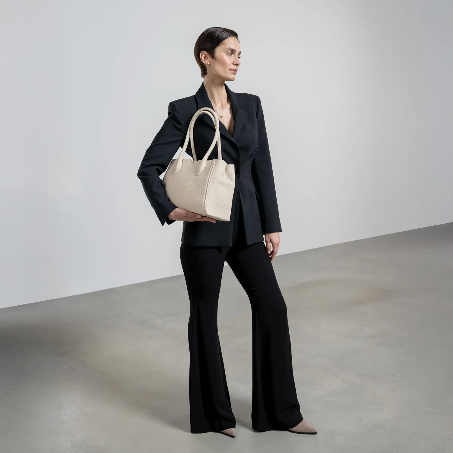 Isabel Bernard Honoré Cloe Midi Creme Kalbsleder Handtaschen IB25082-070 - Image 3