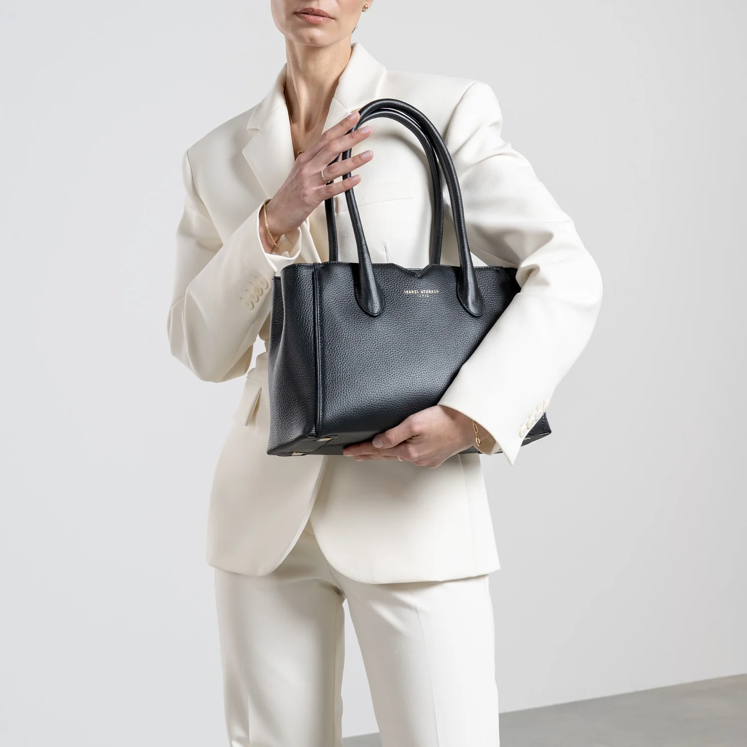 Isabel Bernard Honoré Cloe Midi Schwarze Handtasche aus Kalbsleder IB25082-001 - Image 2