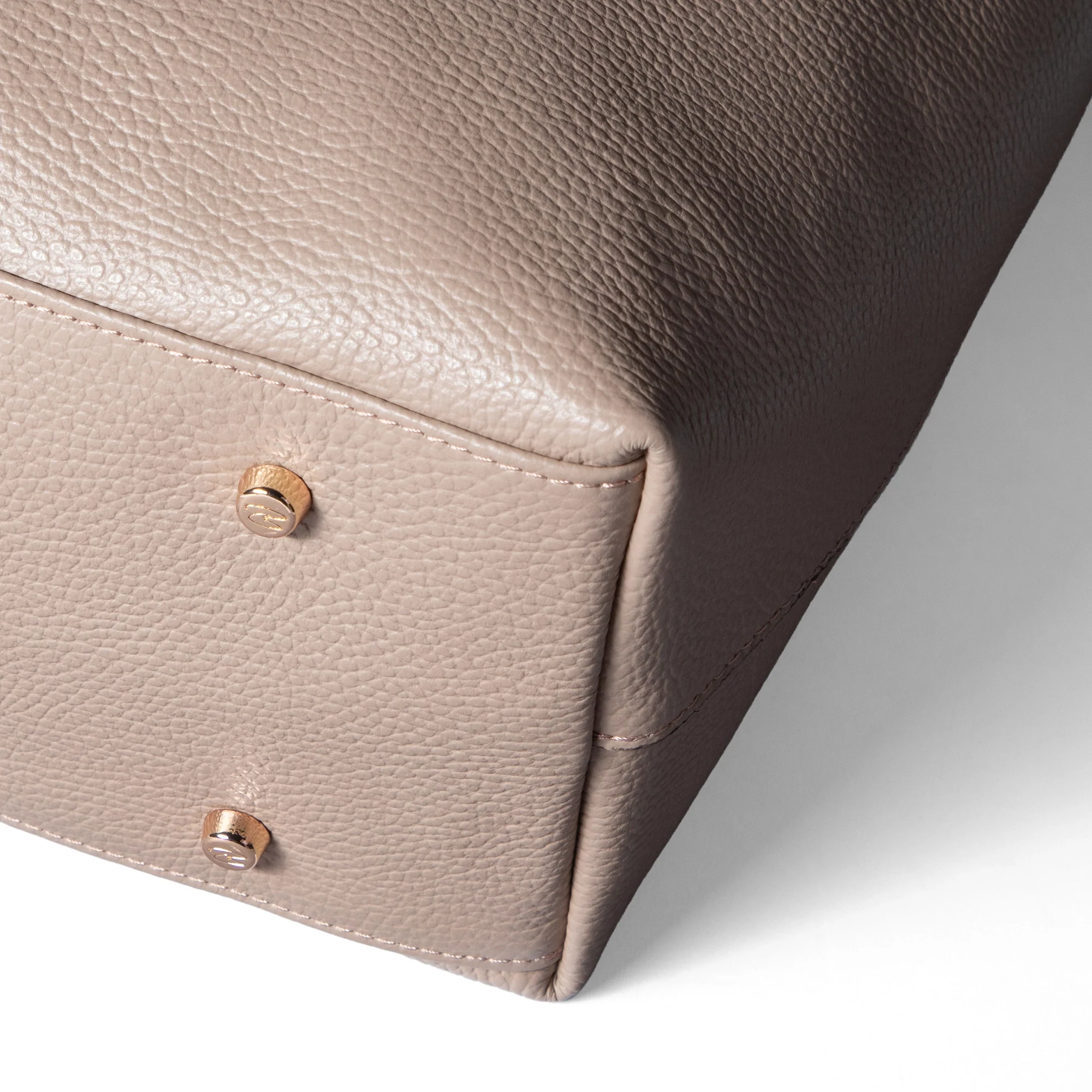 Isabel Bernard Honoré Elin Taupe Kalbsleder Schultertasche IB25111-078 - Image 7