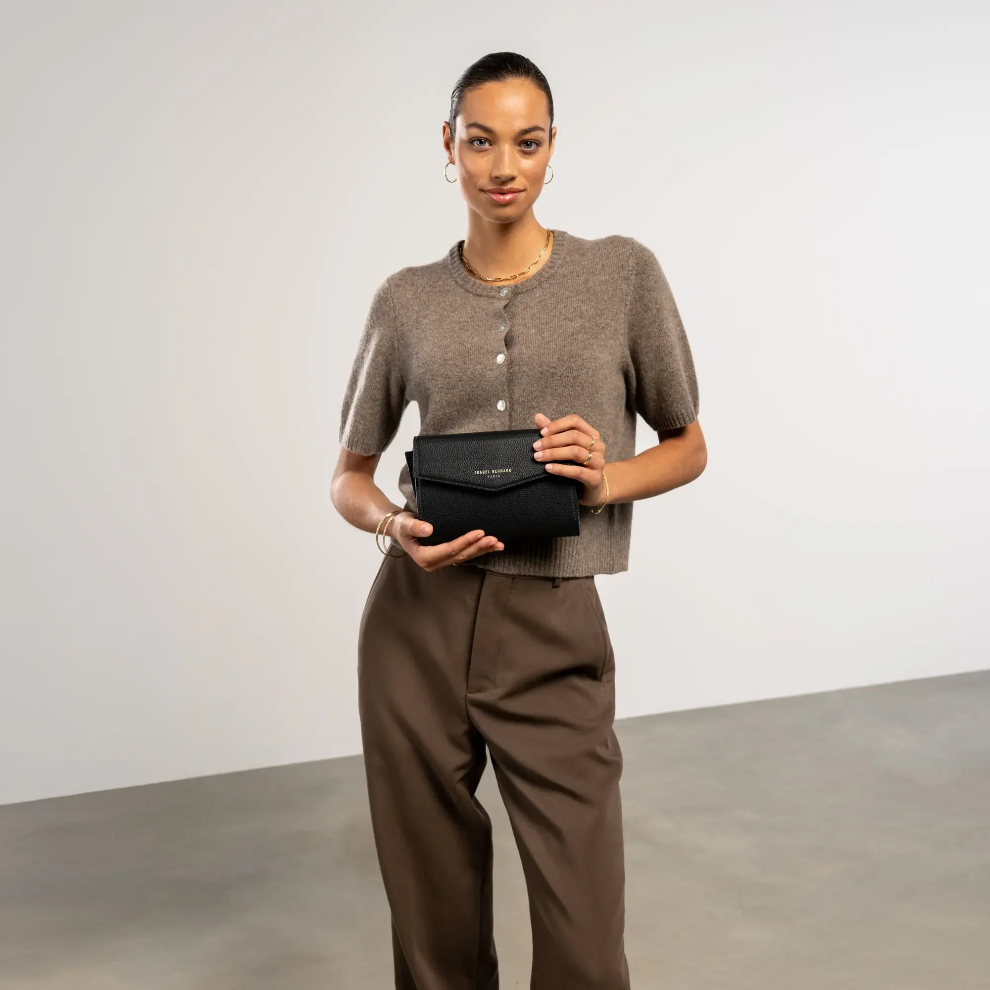 Isabel Bernard Honoré Lina Schwarze Clutch Mit Abnehmbarer Schulterkette IB21135-001 - Image 2