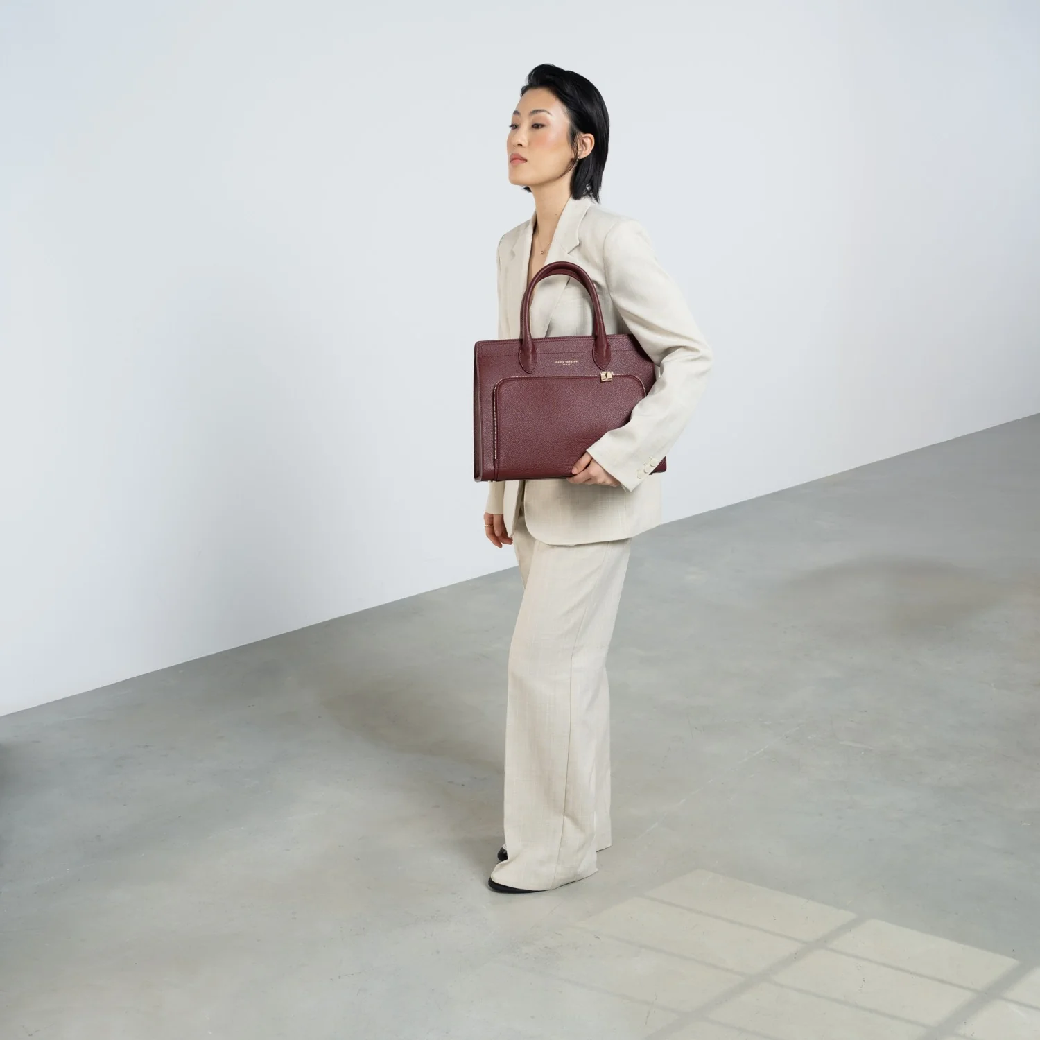 Isabel Bernard Honoré Nadine bordeauxrote Handtasche aus Kalbsleder mit 13-Zoll-Laptopfach IB25110-052-13 - Image 3