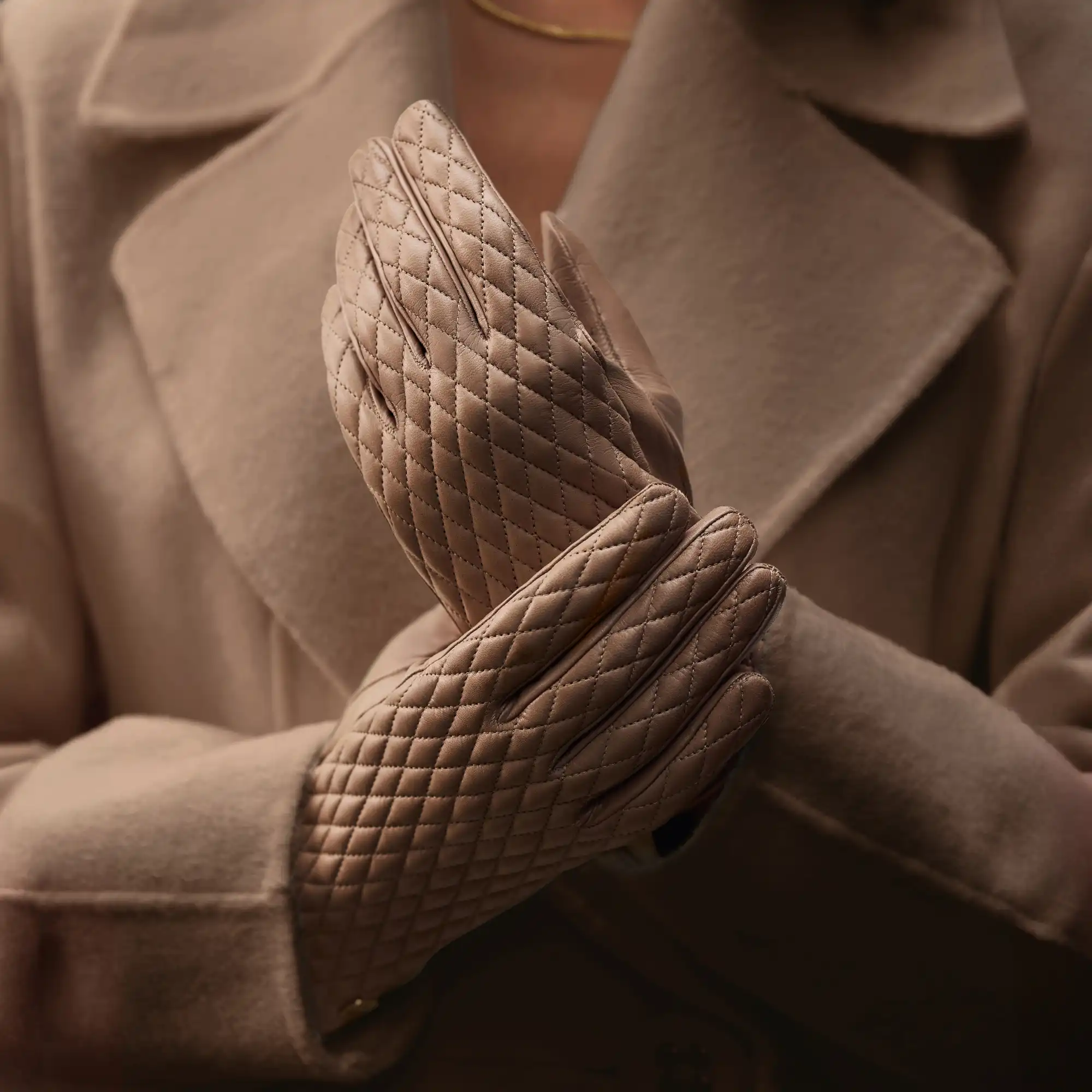 Isabel Bernard Honoré Rosette Taupe Ziegenfell Leder Handschuhe IB67002-378-7