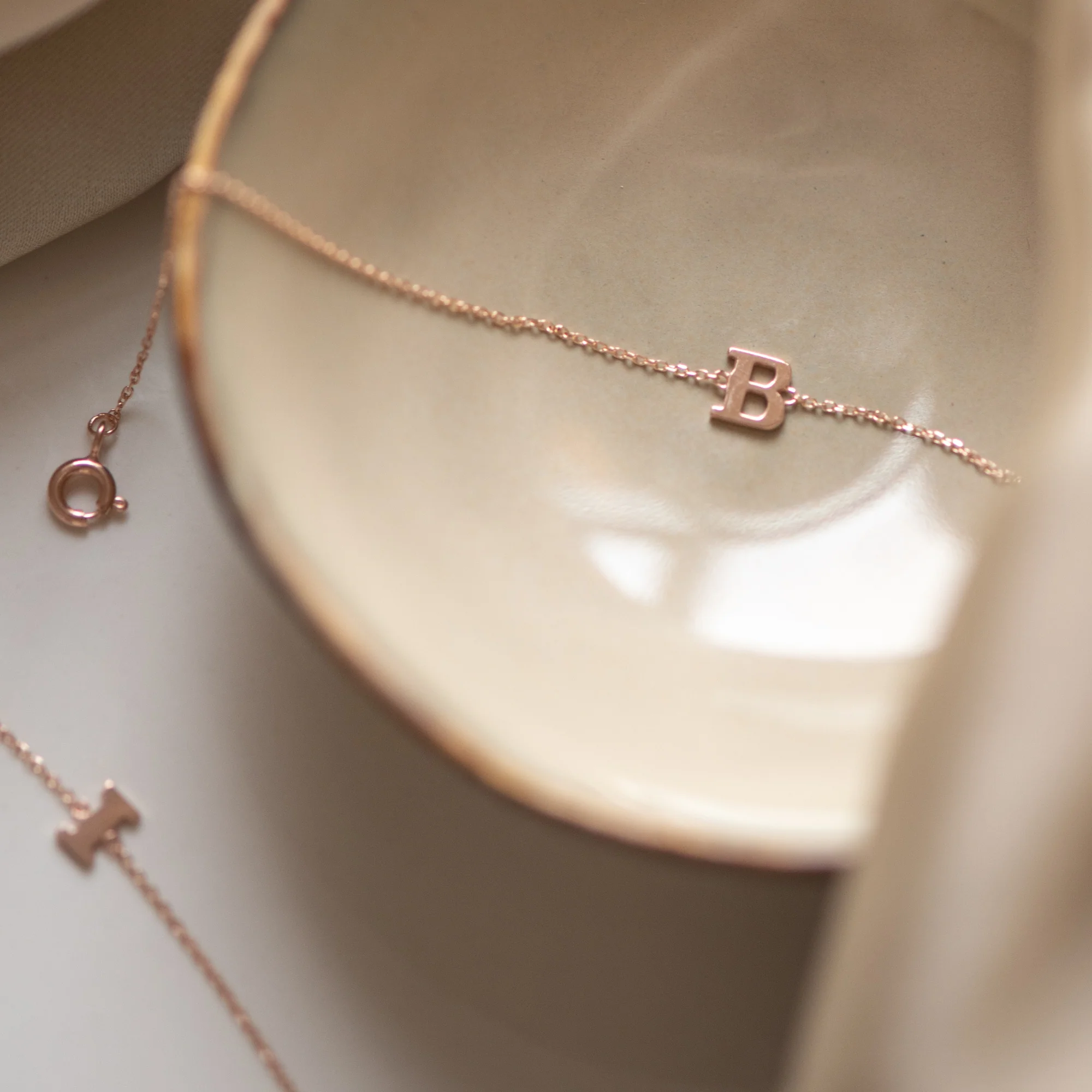 Isabel Bernard La Concorde Rachel 14 Karat | Roségold Initiale Armband IB320042-Z - Image 5