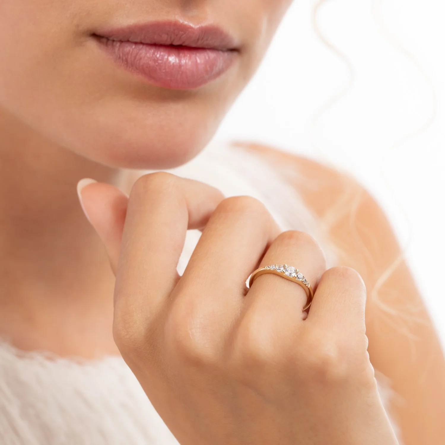 Isabel Bernard Rivoli Esme 14 Karat Gold Stapelring mit Zirkonia-Steinen IB330110-52 - Image 2