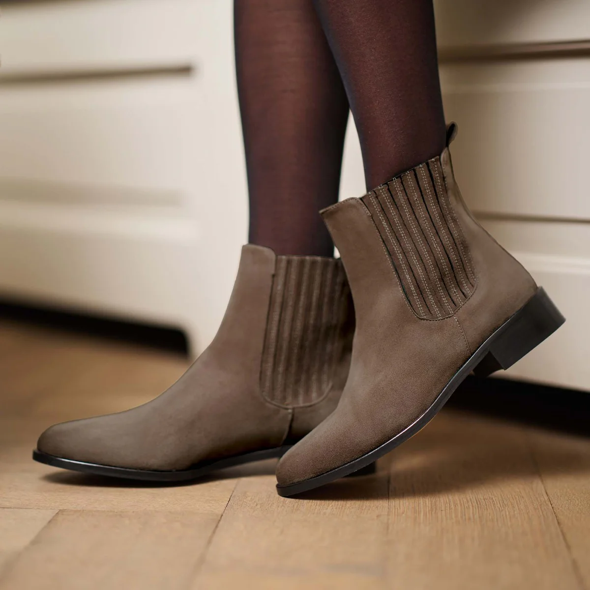 Isabel Bernard Vendôme Chey Taupe Suede Chelsea Stiefel IB53000SS-178-36 - Image 2