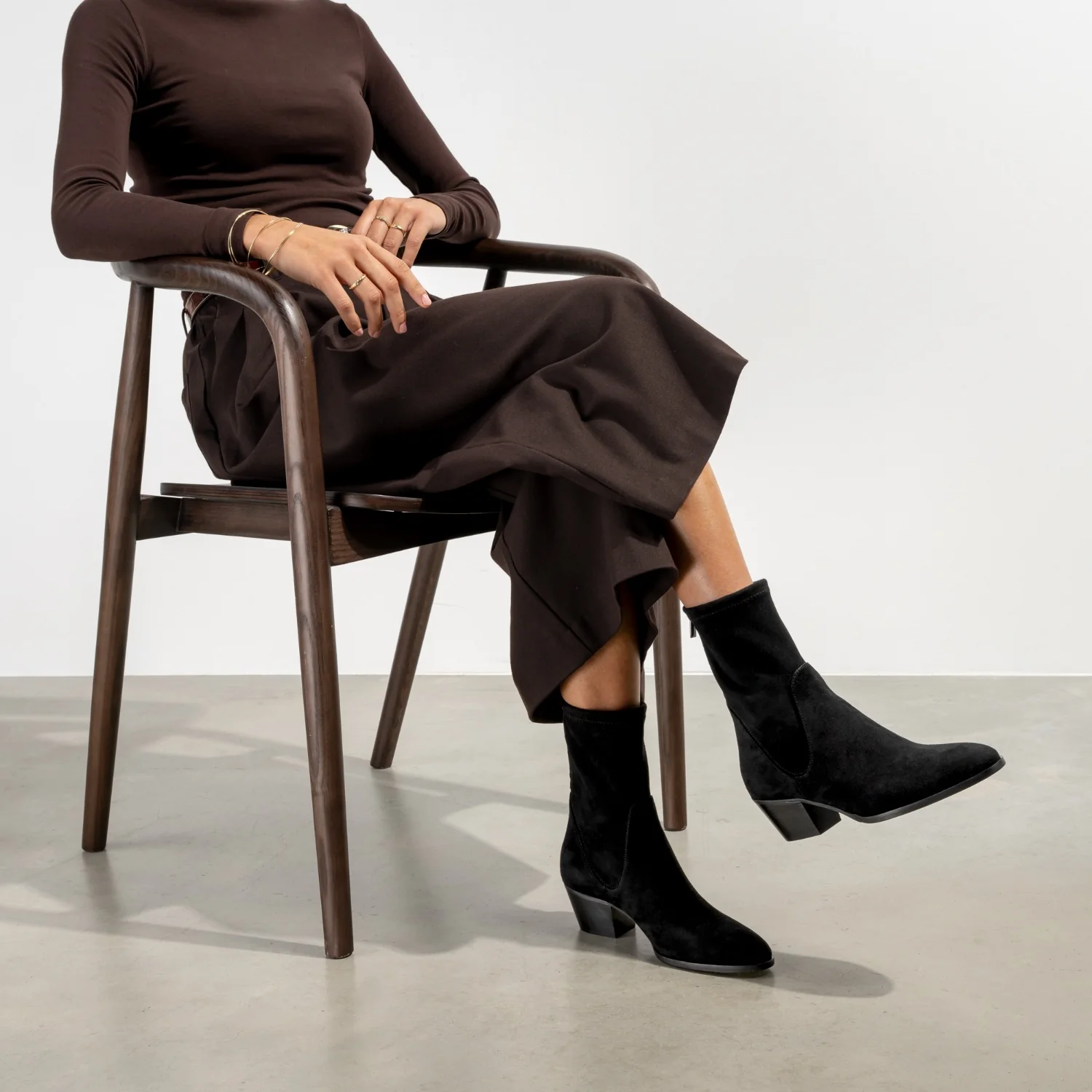 Isabel Bernard Vendôme Ines Schwarze Stretch-Stiefeletten aus Veloursleder IB53013-101-37 - Image 3