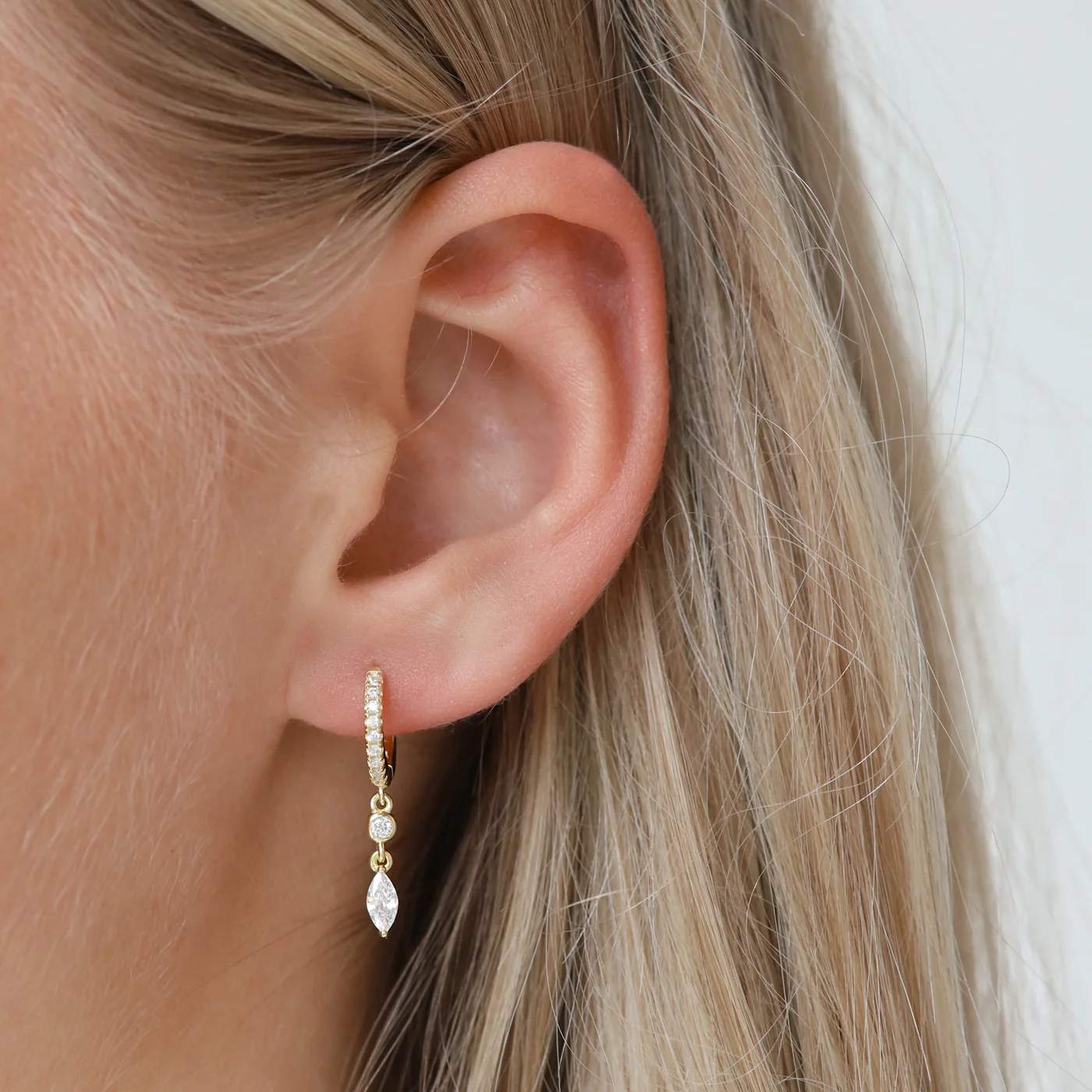 Karma 925 Sterling Silberen Goldfarbene Zirconia Hanging Creolen A68GP - Image 2