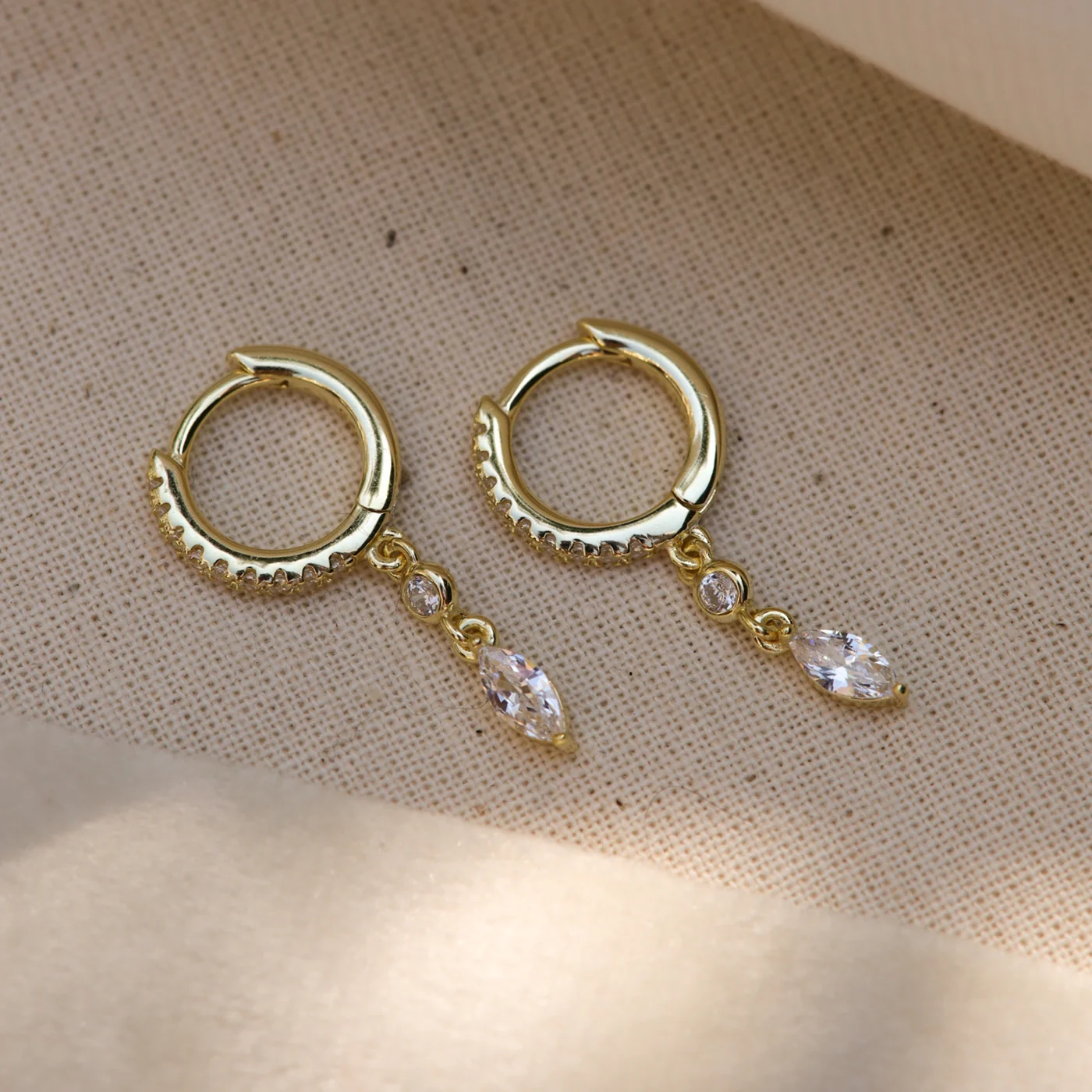 Karma 925 Sterling Silberen Goldfarbene Zirconia Hanging Creolen A68GP - Image 3