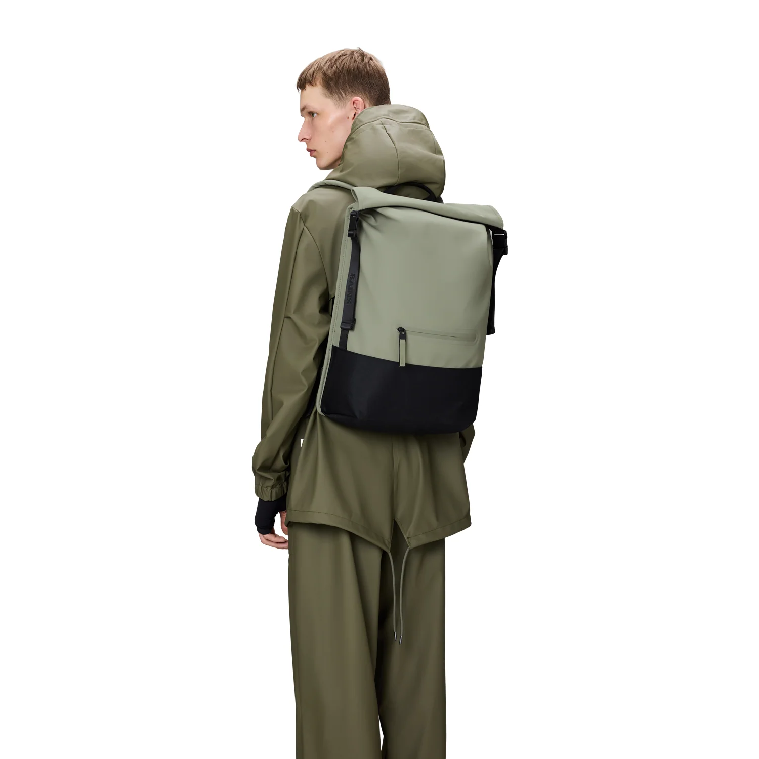 Rains Trail Green Rolltop-Rucksack R14320-108 - Image 2