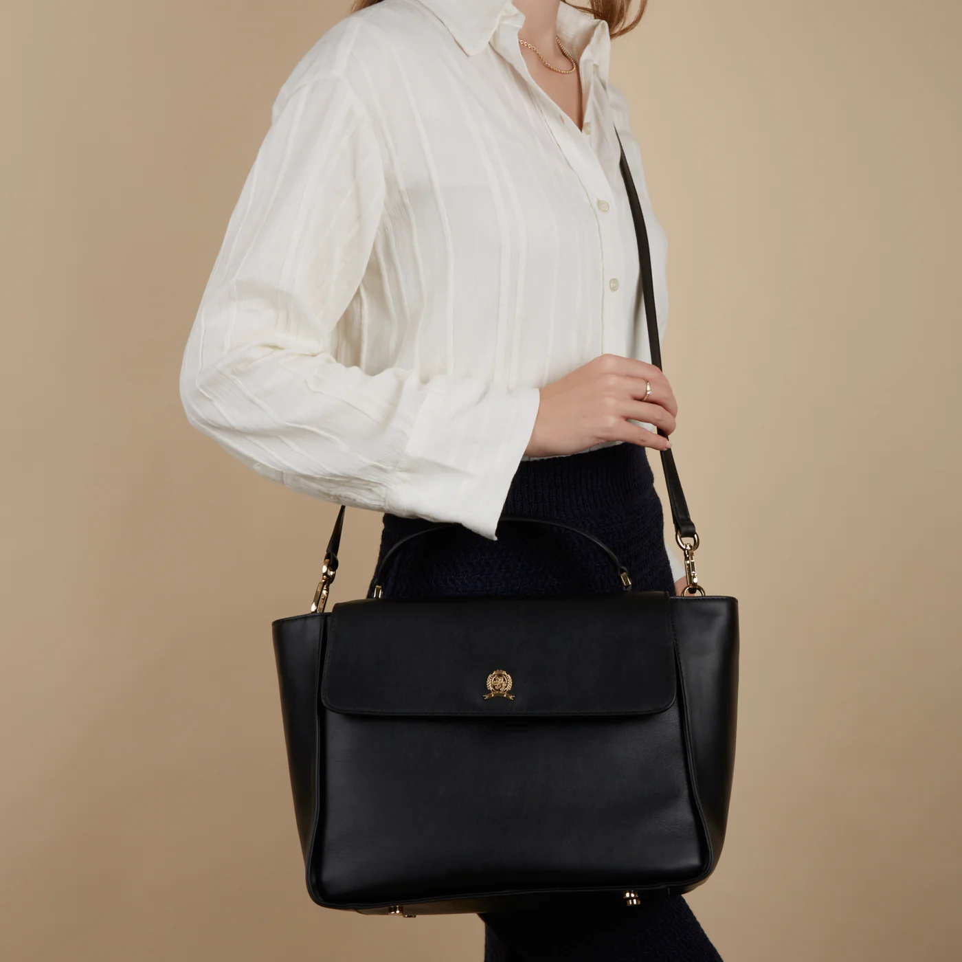 Tommy Hilfiger Crest damen Handtasche Schwarz AW0AW15702BDS - Image 2