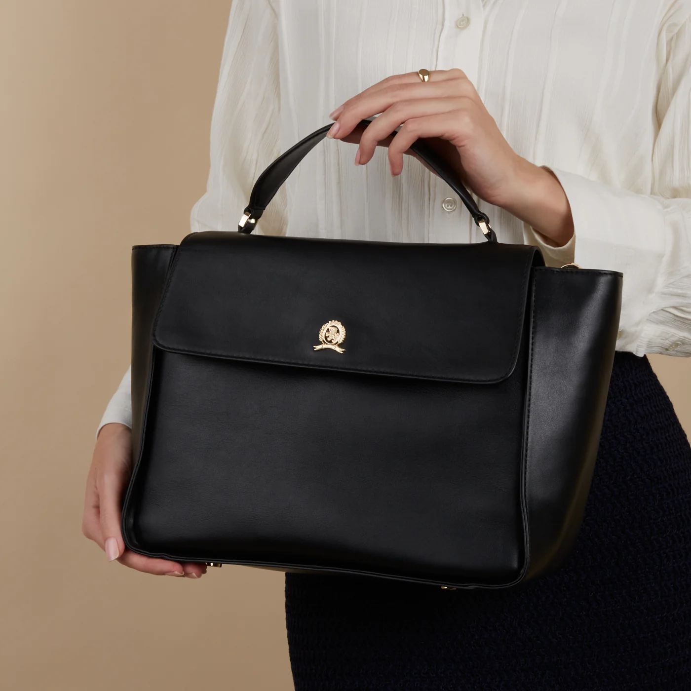 Tommy Hilfiger Crest damen Handtasche Schwarz AW0AW15702BDS - Image 3